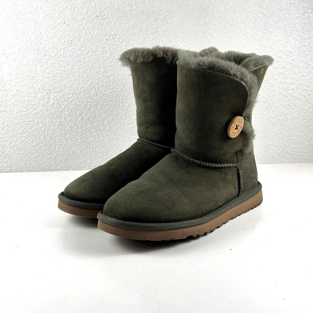 UGG Bailey Button Boots Women 7 Olive Green Suede Shearling 5803 Gorpcore Cozy